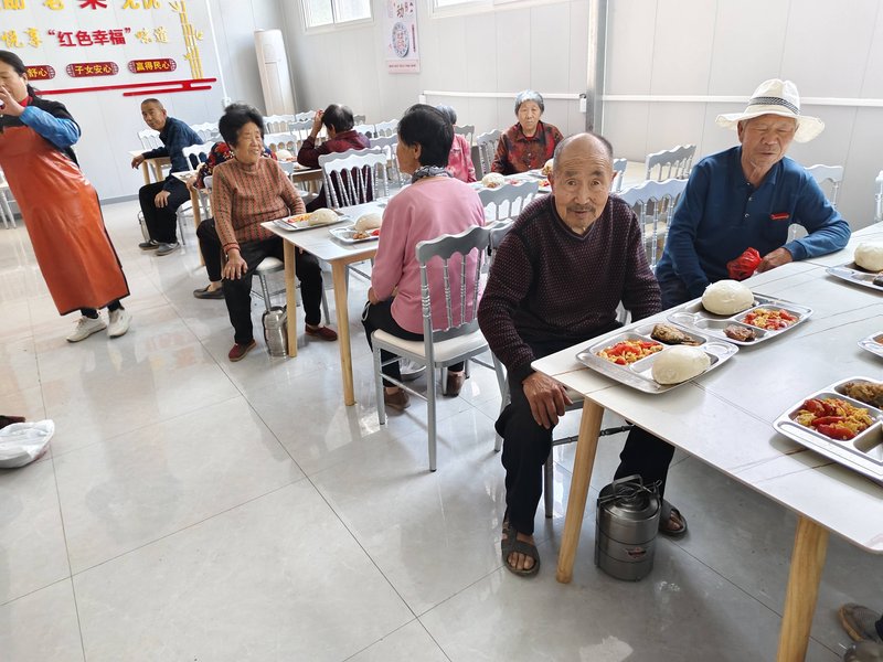 崖头街道新庄社区暖心食堂