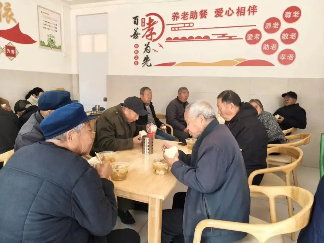 人和镇钓钩村暖心食堂