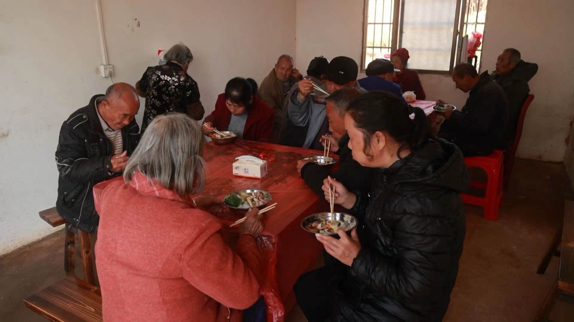 荣成市人和镇北石硼村暖心食堂