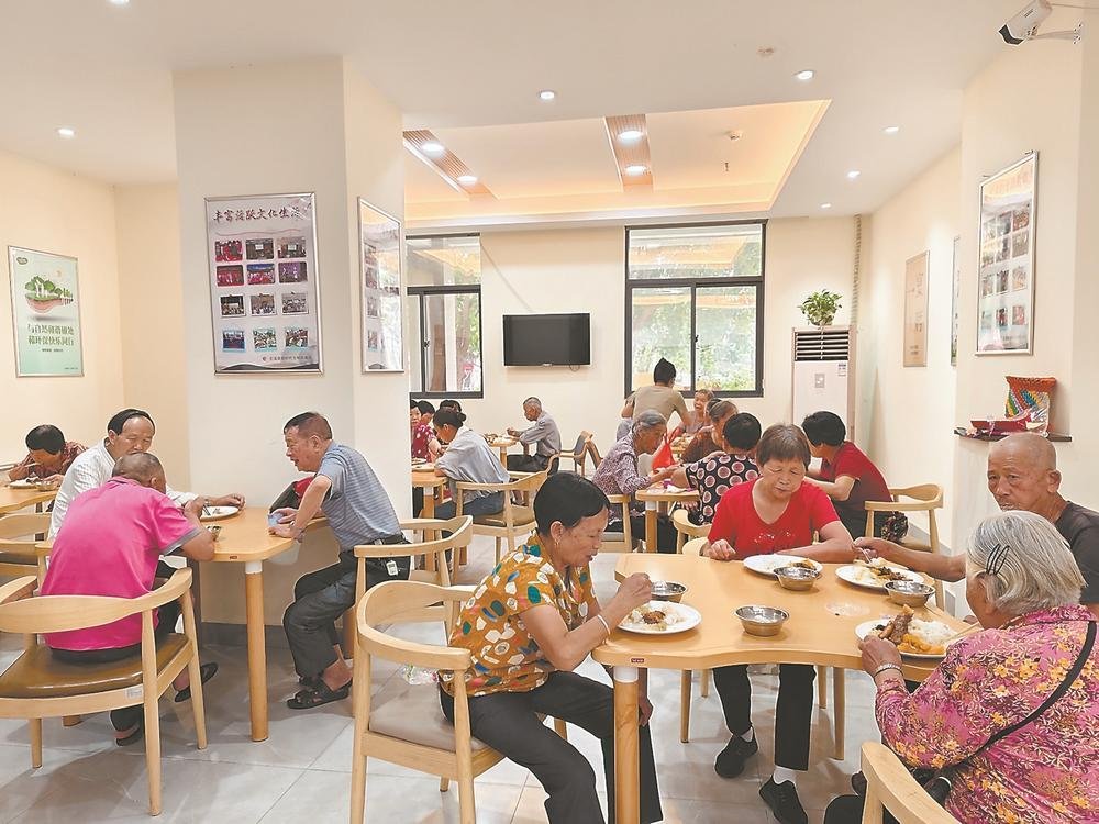 荣成市成山镇卧龙社区居民委员会暖心食堂