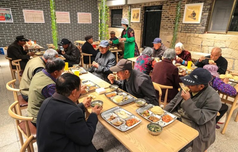 荣成市王连街道寨前方家村暖心食堂