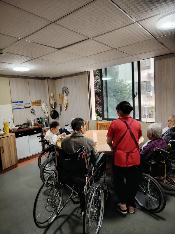 报信老年餐桌