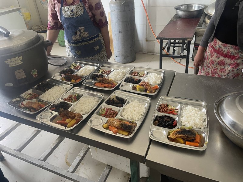 松里村暖心食堂