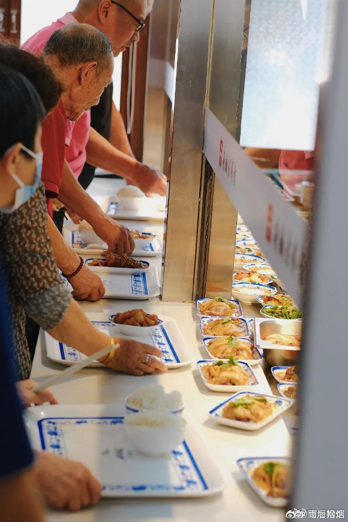 万家村暖心食堂