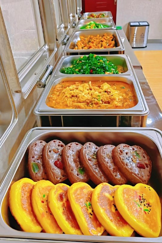 龙床村暖心食堂