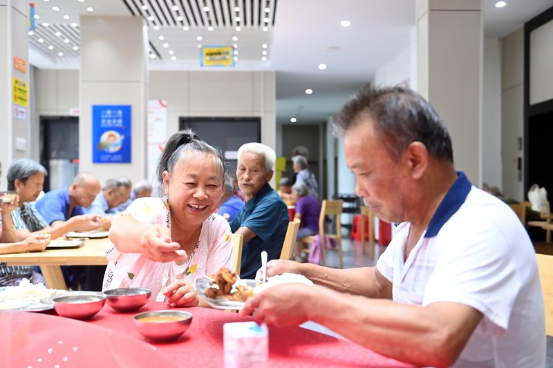 西梁格村幸福食堂