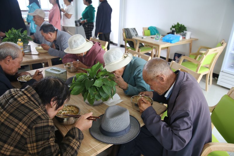 西铺头村幸福餐桌