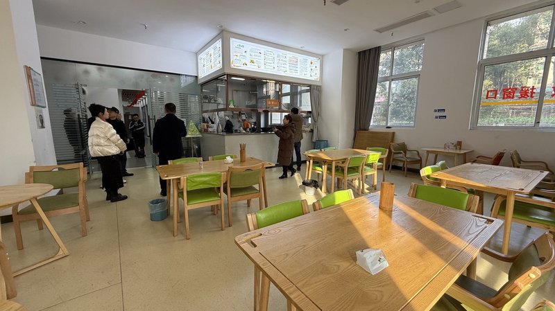 北花园村暖心食堂